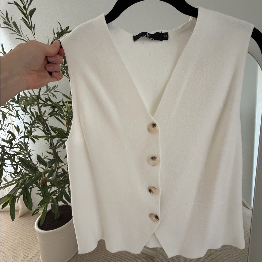 Elegant Cream Sleeveless Top
